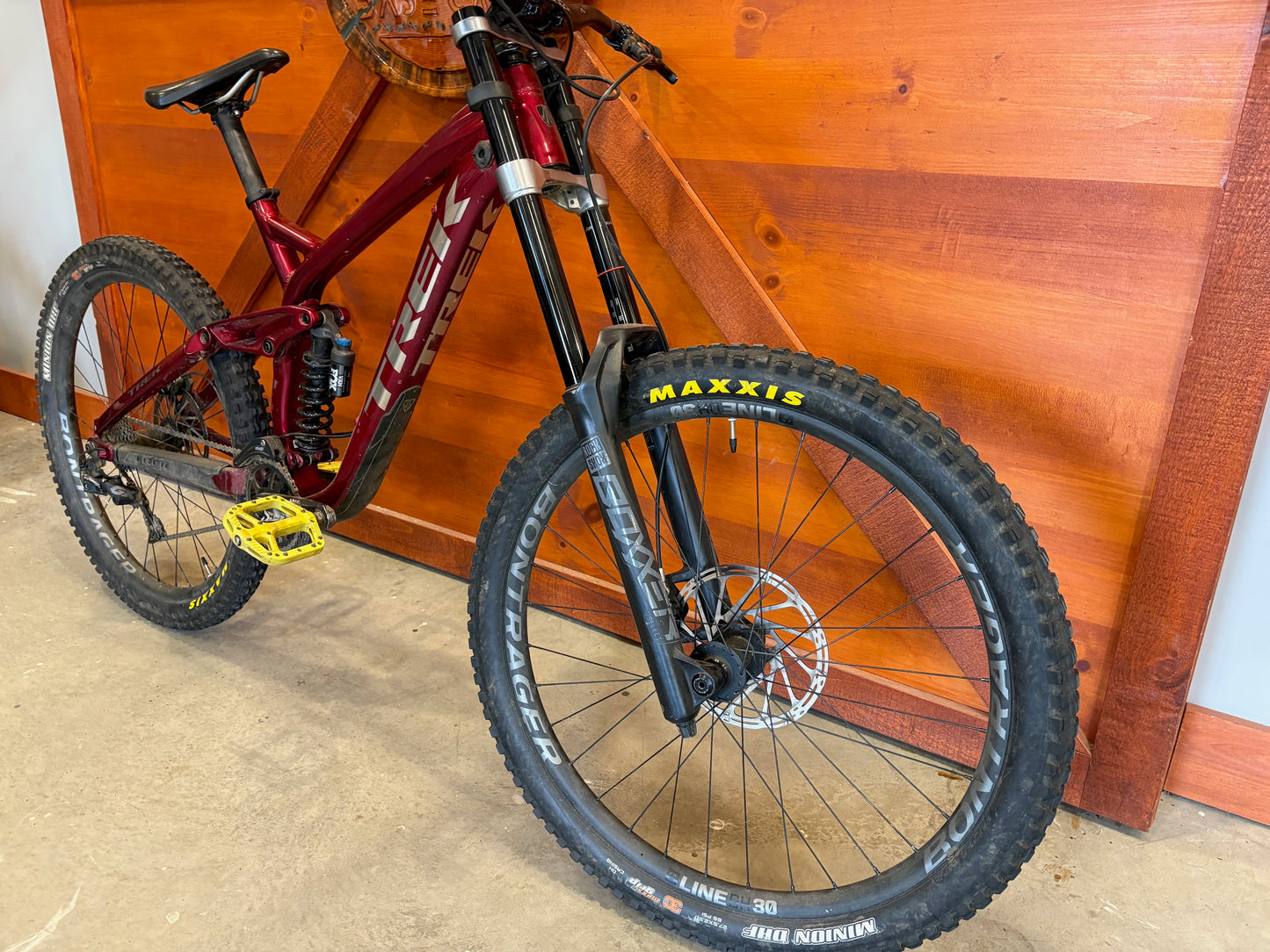 Trek Session 8 2021 - Medium
