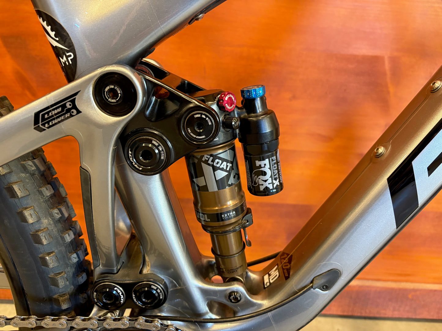 Pivot Trail 429 Pro XT Endruo w/ Carbon Wheels