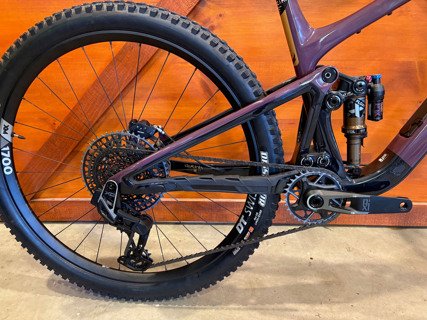 Pivot Trailcat LT Pro XO AXS with 29" Alloy Wheels