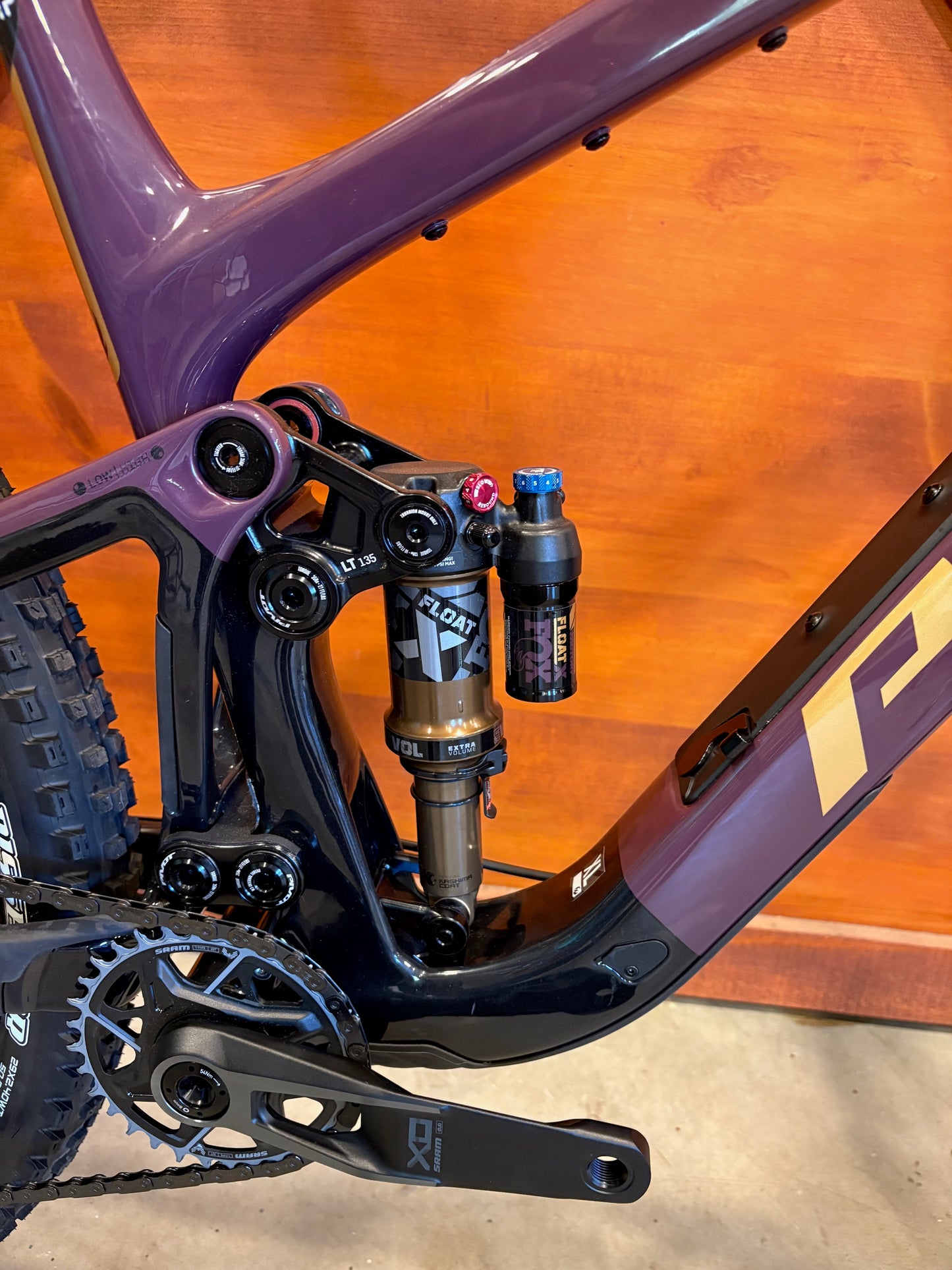 Pivot Trailcat LT Pro XO AXS with 29" Alloy Wheels