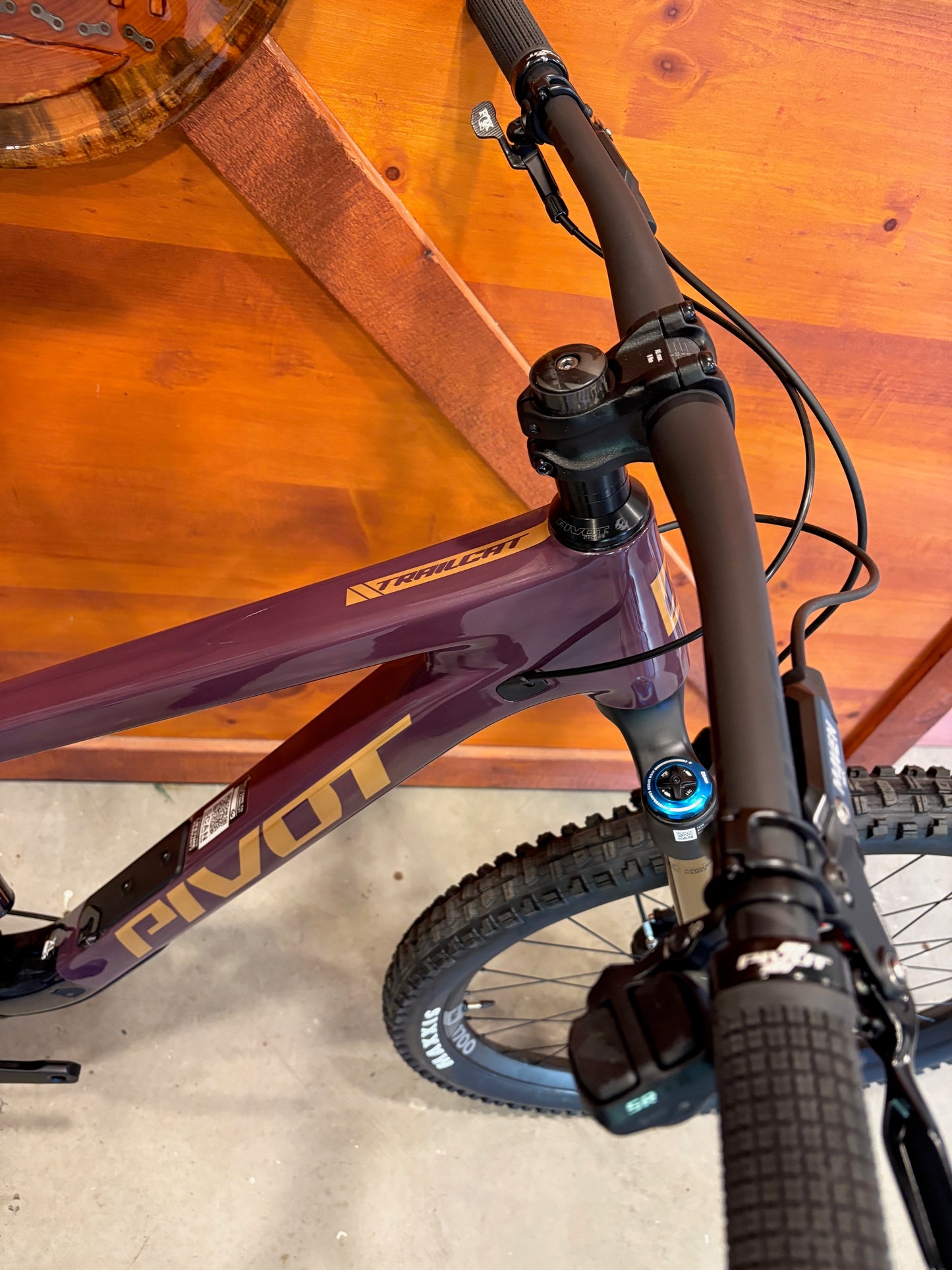 Pivot Trailcat LT Pro XO AXS with 29" Alloy Wheels