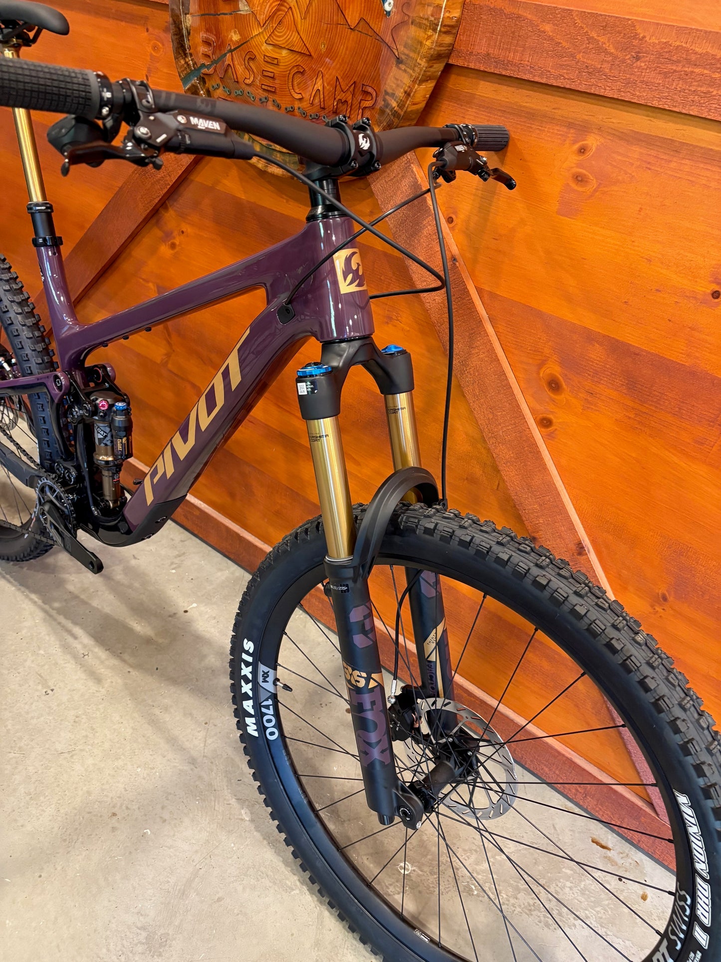 Pivot Trailcat LT Pro XO AXS with 29" Alloy Wheels