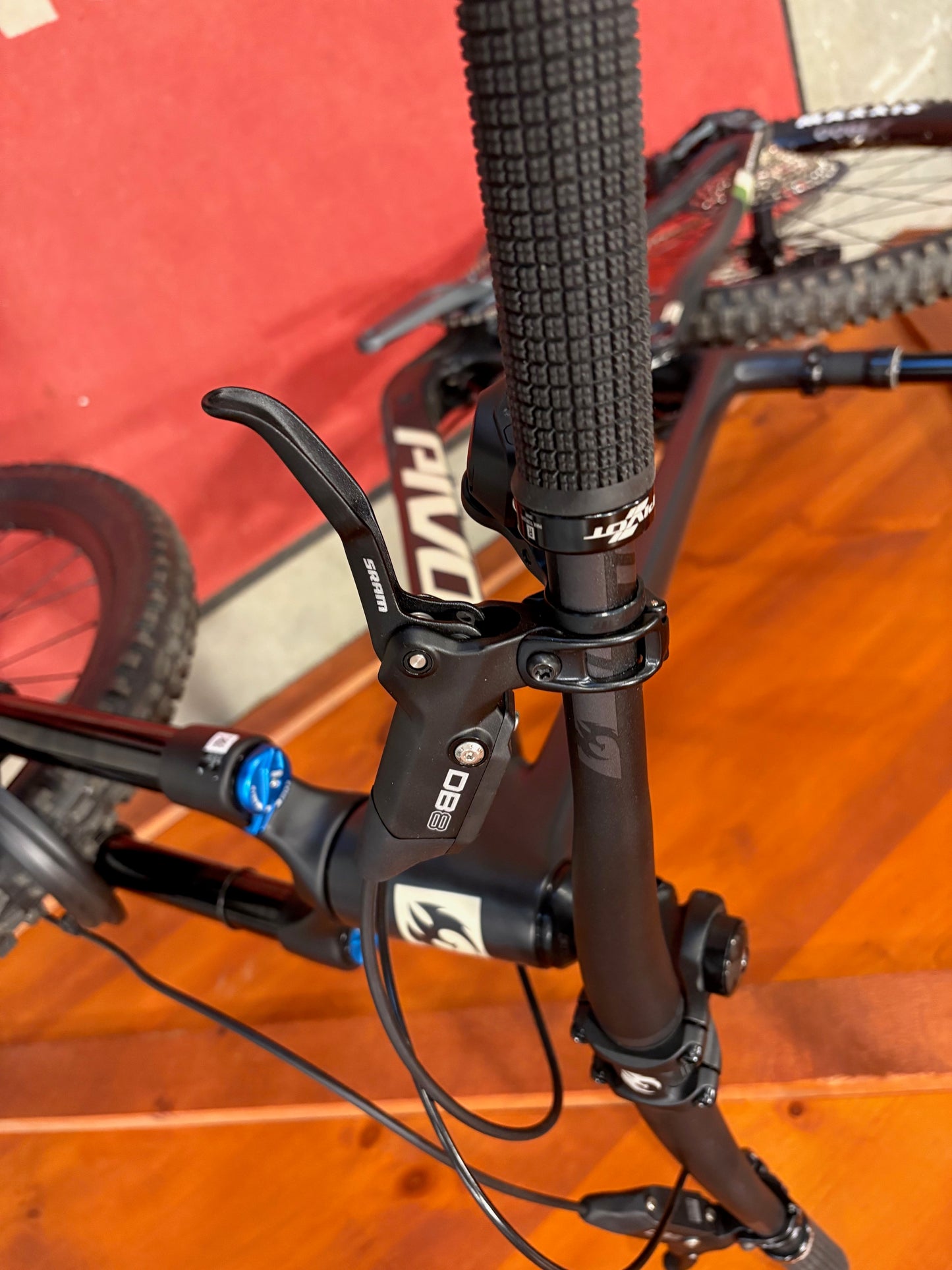 Pivot Switchblade 29 Ride GX AXS Stealth Mojave V6