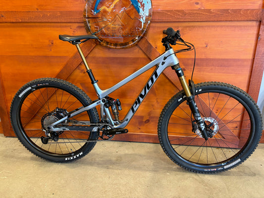 Pivot Trail 429 Pro XT Endruo w/ Carbon Wheels