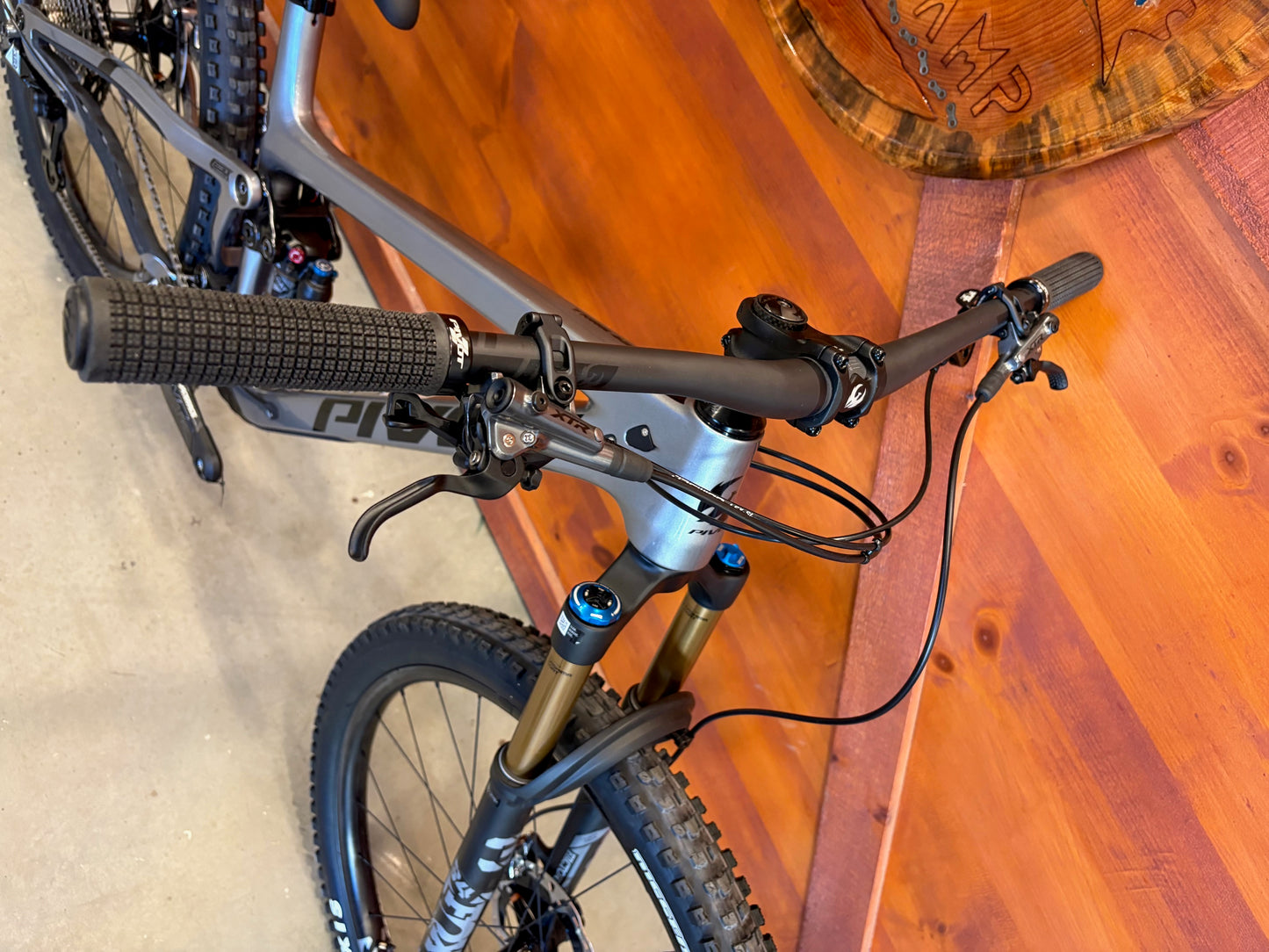 Pivot Trail 429 Silver Team XTR w Carbon Wheels