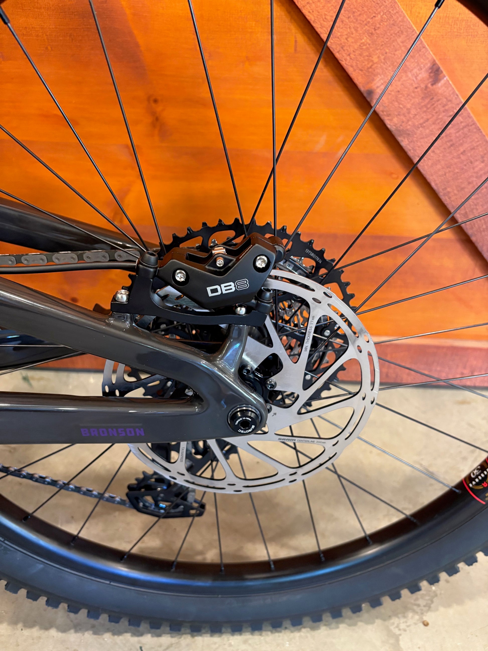 d5 cross 5.4 mountainbike Santa Cruz Bronson Carbon C 70 (Gloss Carbon) 2026 Trail Bike