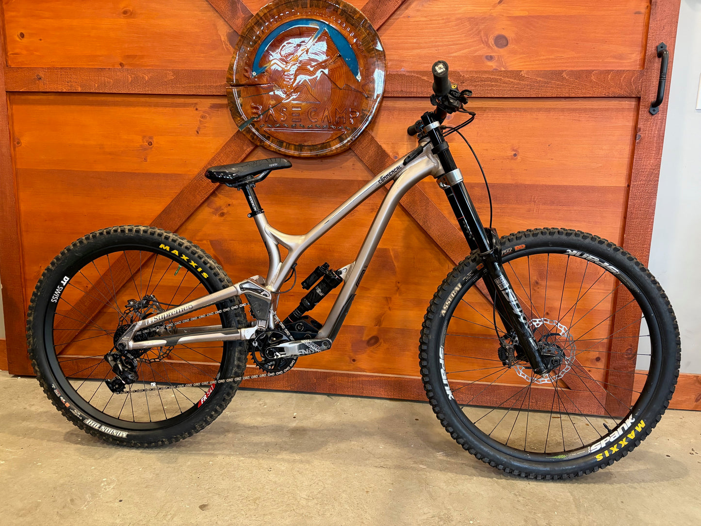 2022 Commencal Supreme V4