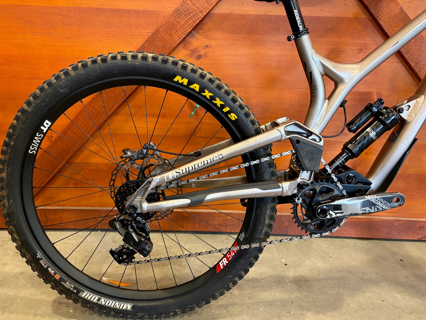 2022 Commencal Supreme V4