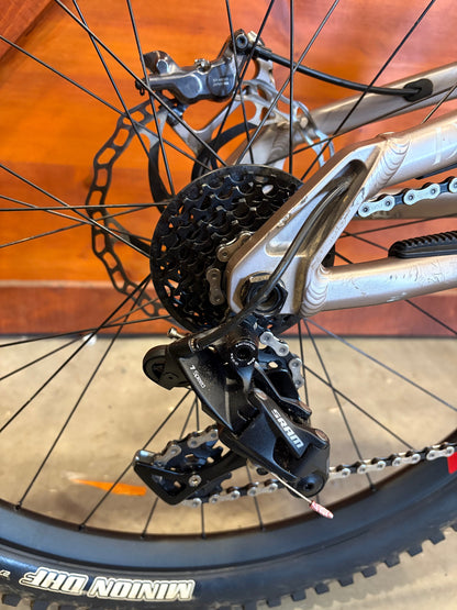 2022 Commencal Supreme V4