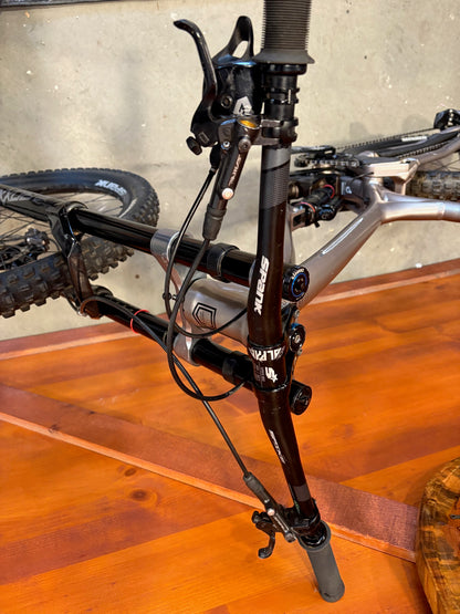 2022 Commencal Supreme V4