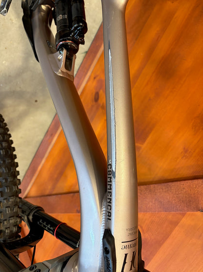 2022 Commencal Supreme V4