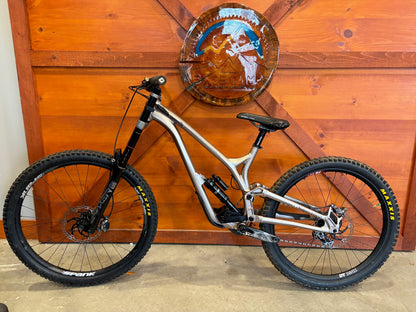 2022 Commencal Supreme V4