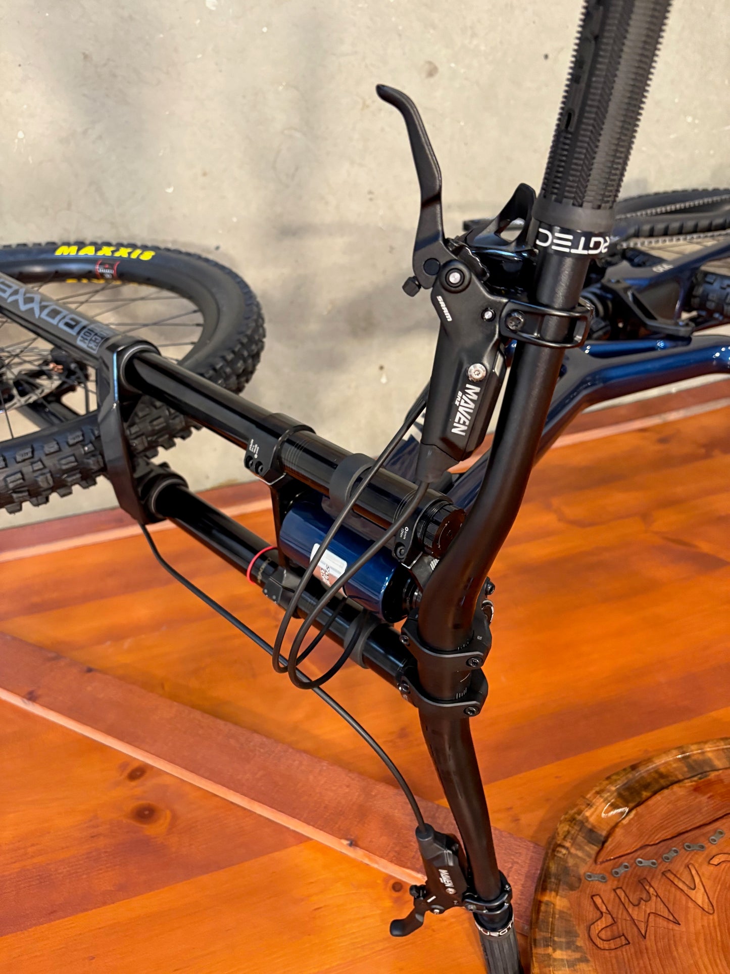 Santa Cruz V10 CC S Blue