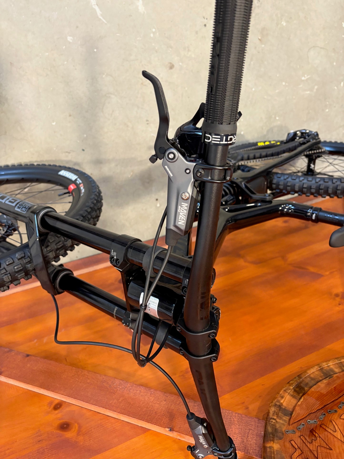 Santa Cruz V10 8 CC MX Black DH S
