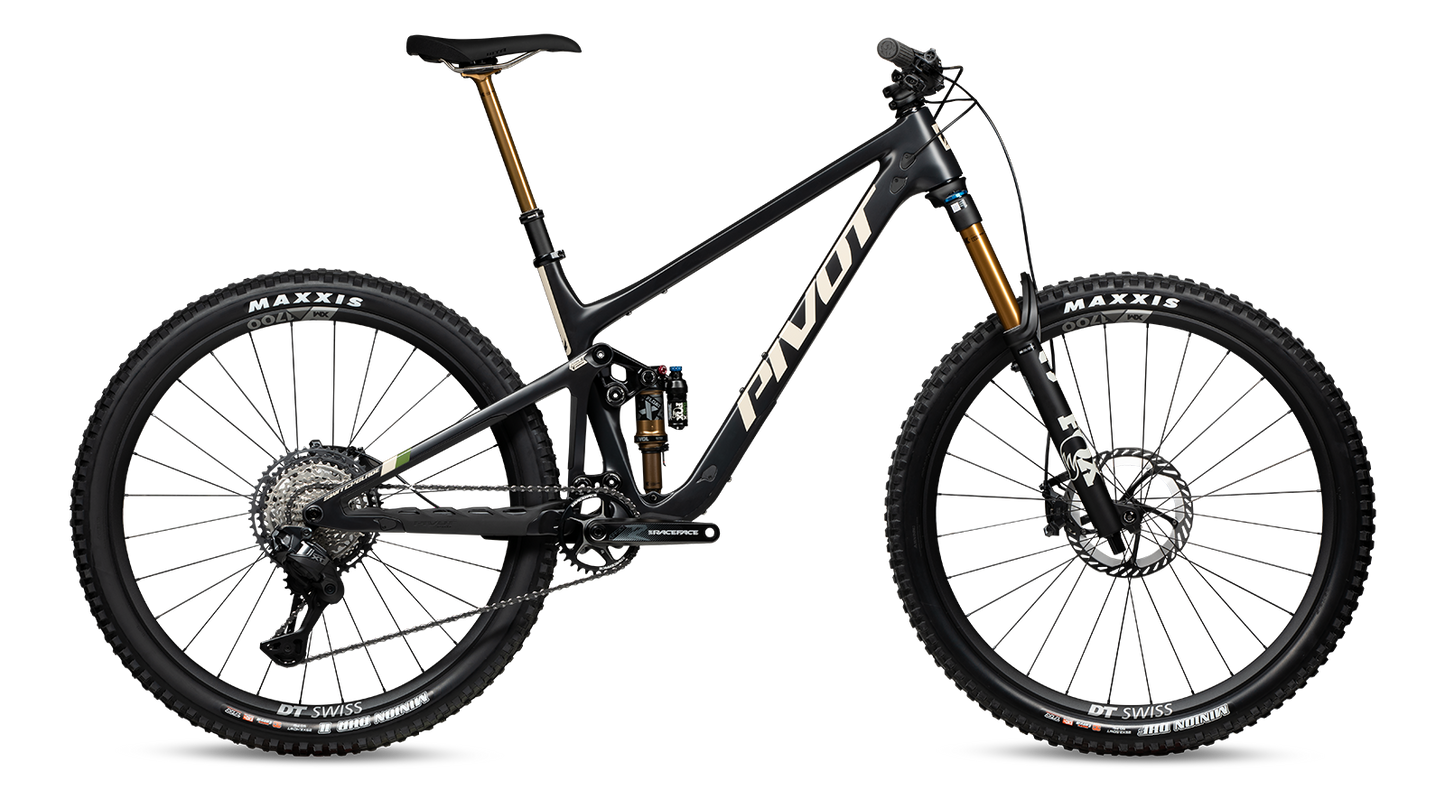 Pivot Switchblade PRO XT DI2 with 29" Alloy wheels